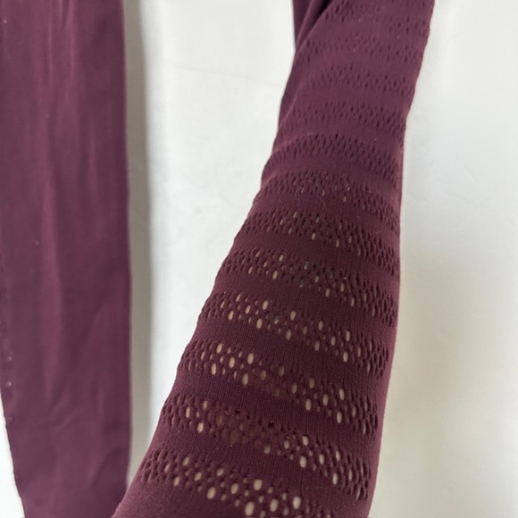 Lululemon Reveal 7/8 Tight Stripes 25" Dark Adobe Burgundy W5AF9S Size 6 - Picture 6 of 6